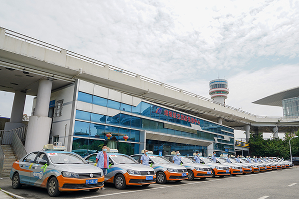 1654155426788643.jpg 十載同行 綿陽(yáng)機(jī)場(chǎng)助力學(xué)子圓夢(mèng)高考1.jpg