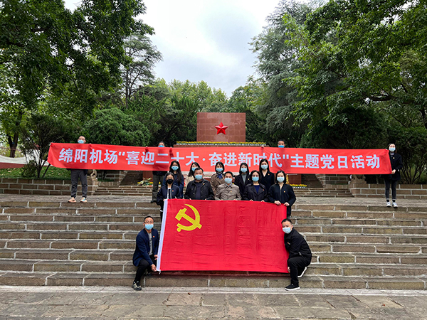 第一、第十三、第十七黨支部聯(lián)合開展“喜迎二十大·奮進(jìn)新時代”主題黨日活動.jpg